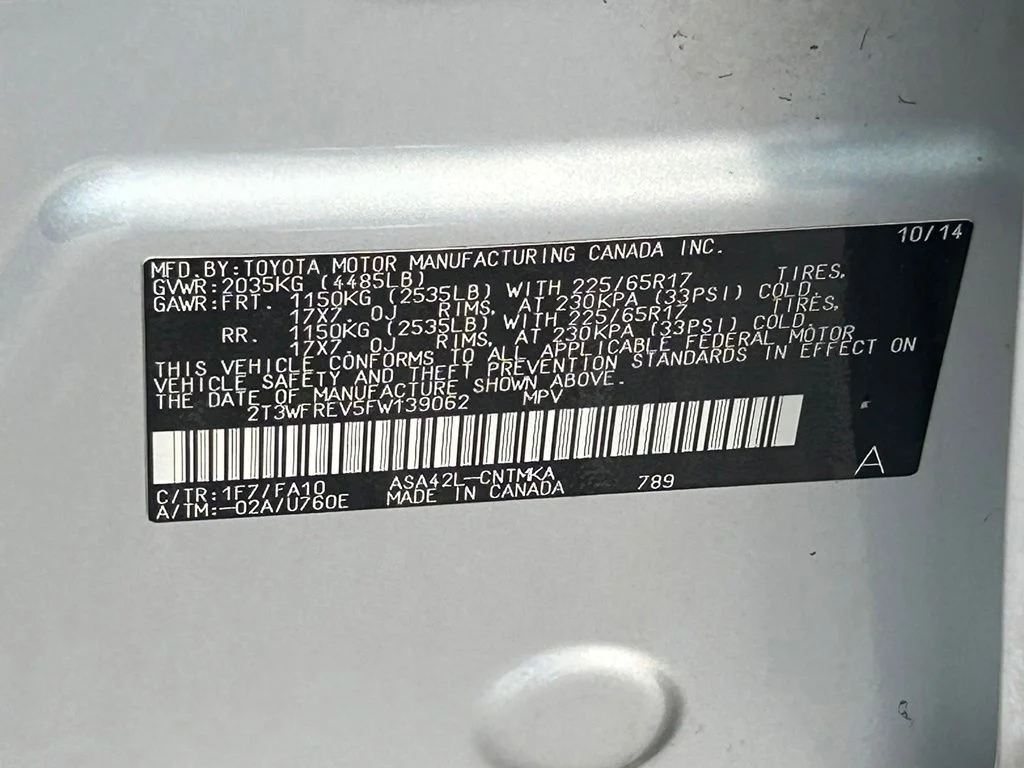 Used 2015 Silver Toyota XLE image 41