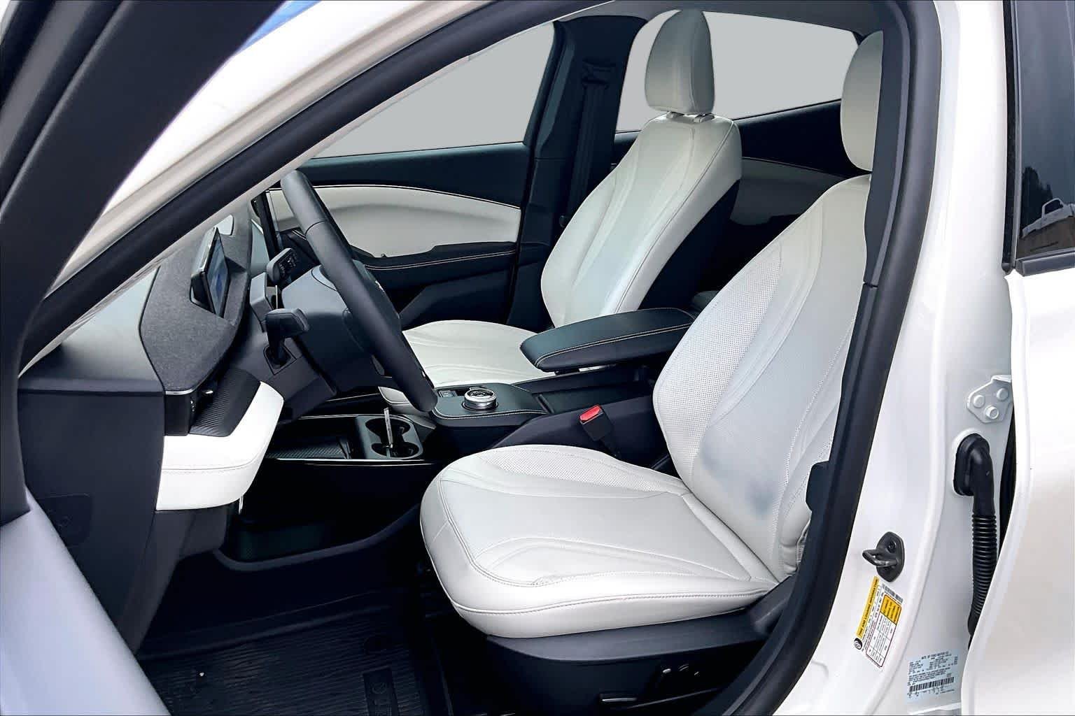 Certified Used 2023 Star White Metallic Tri-Coat Ford Premium image 5