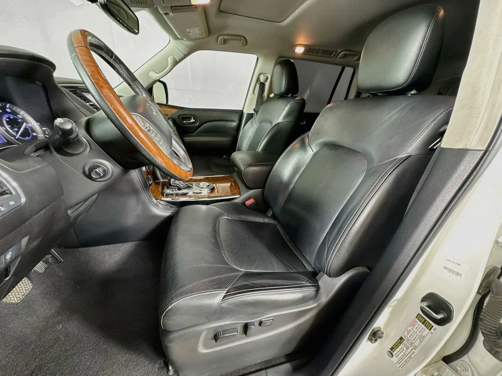 Used 2018 White INFINITI  image 26