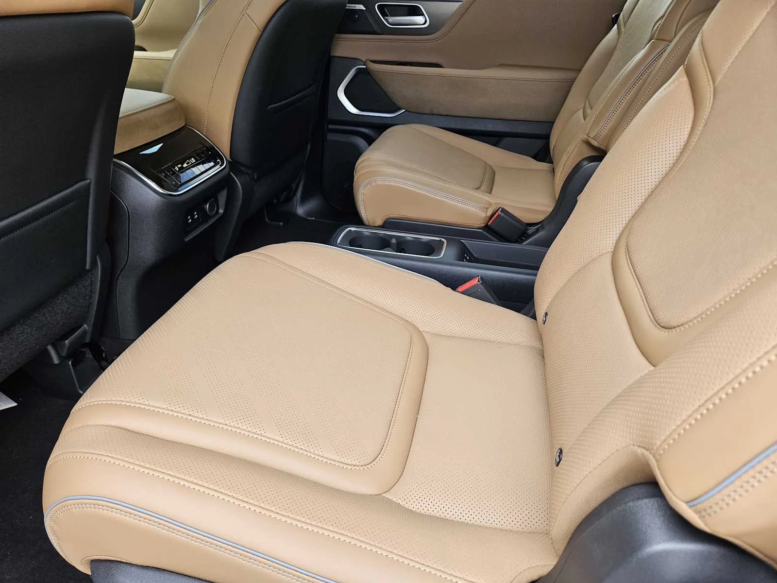 New 2026 RADIANT WHITE INFINITI Luxe 2WD image 21