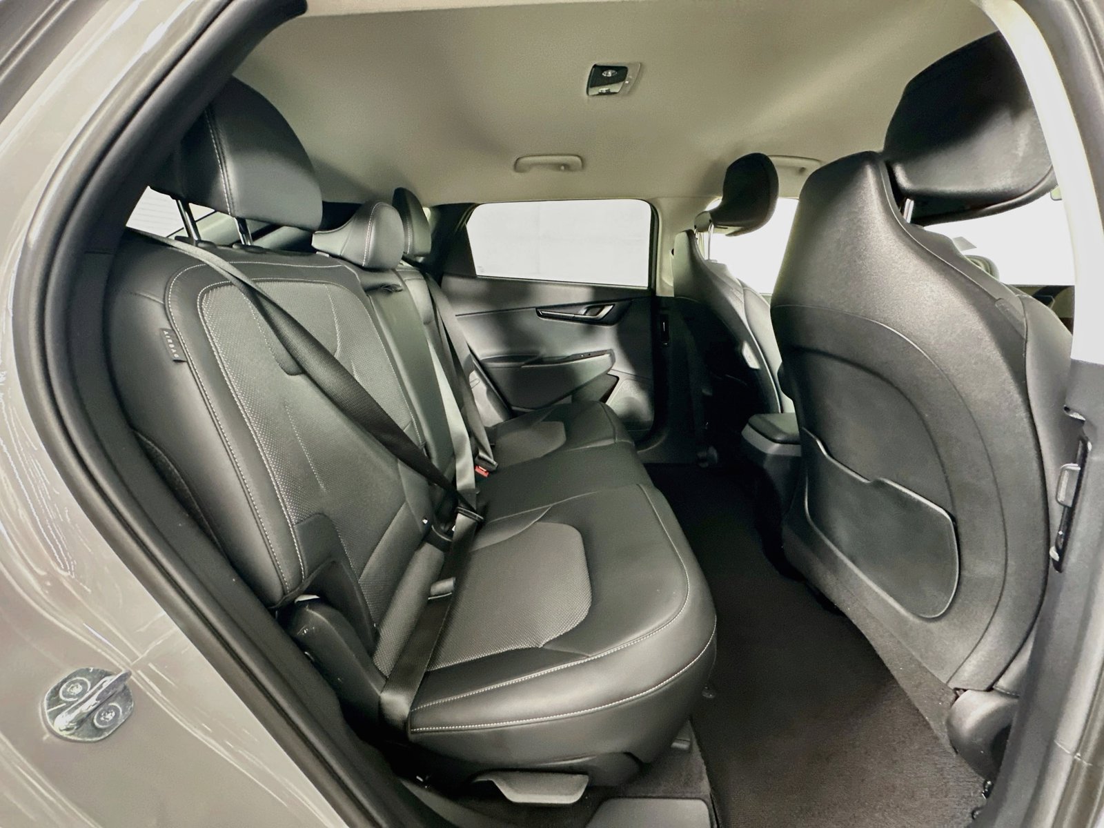 Used 2025 Wolf Gray Kia Light image 26