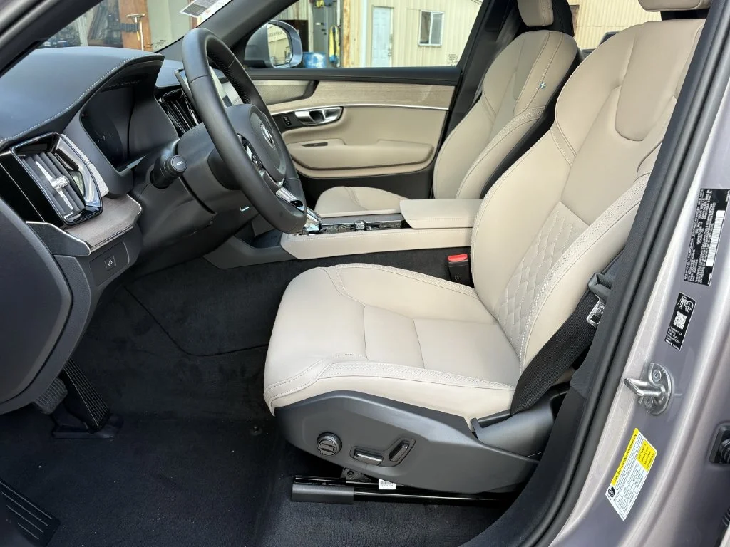 New 2026 Aurora Silver Volvo Plus image 12