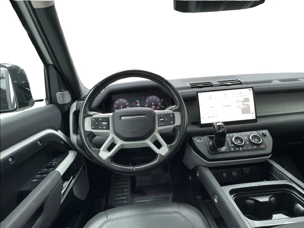 Used 2023 White Land Rover SE image 40