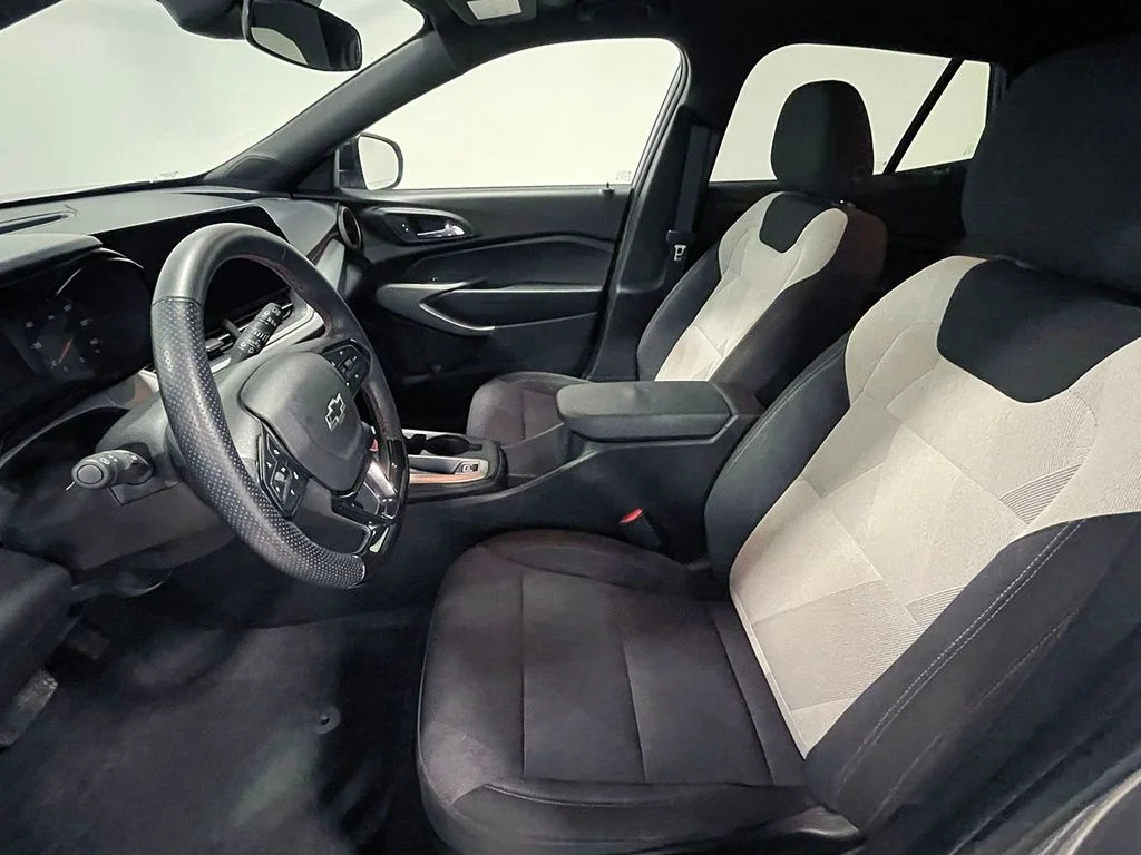 Used 2024 Gray Chevrolet 1RS image 3