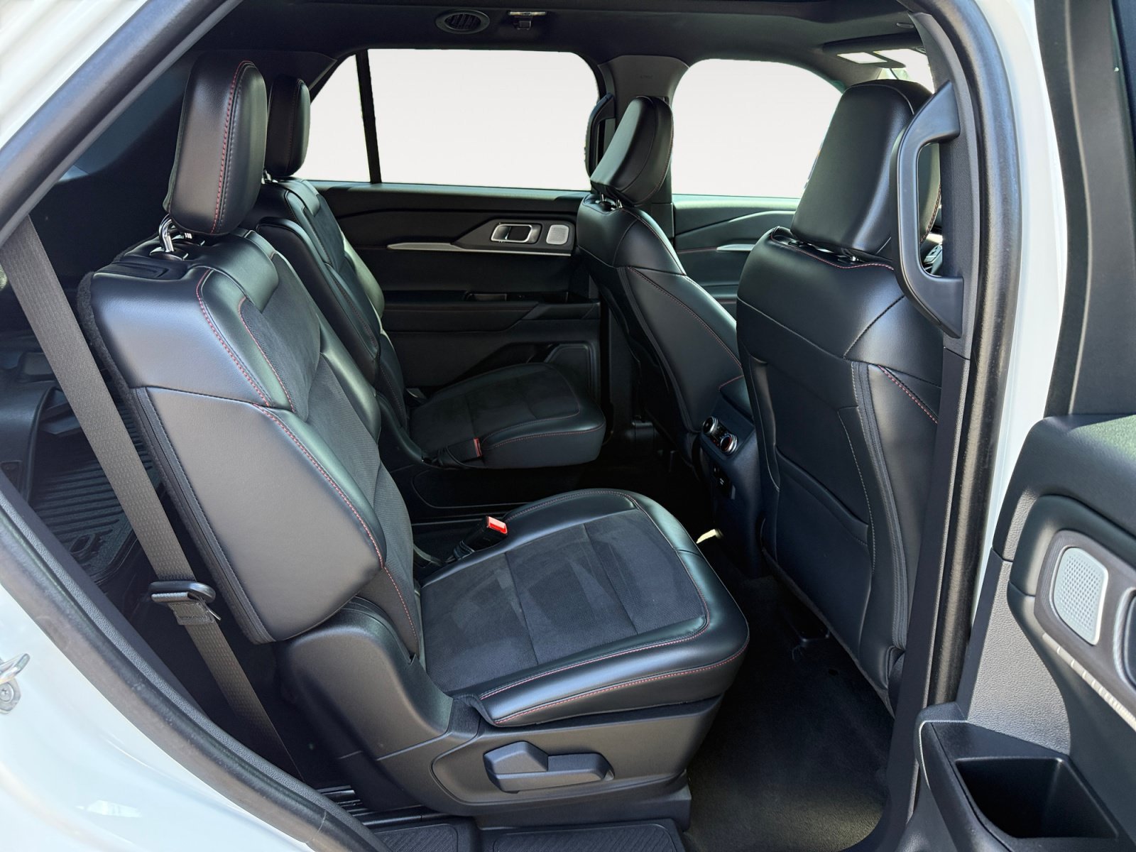 Used 2025 White Metallic FORD ST image 18
