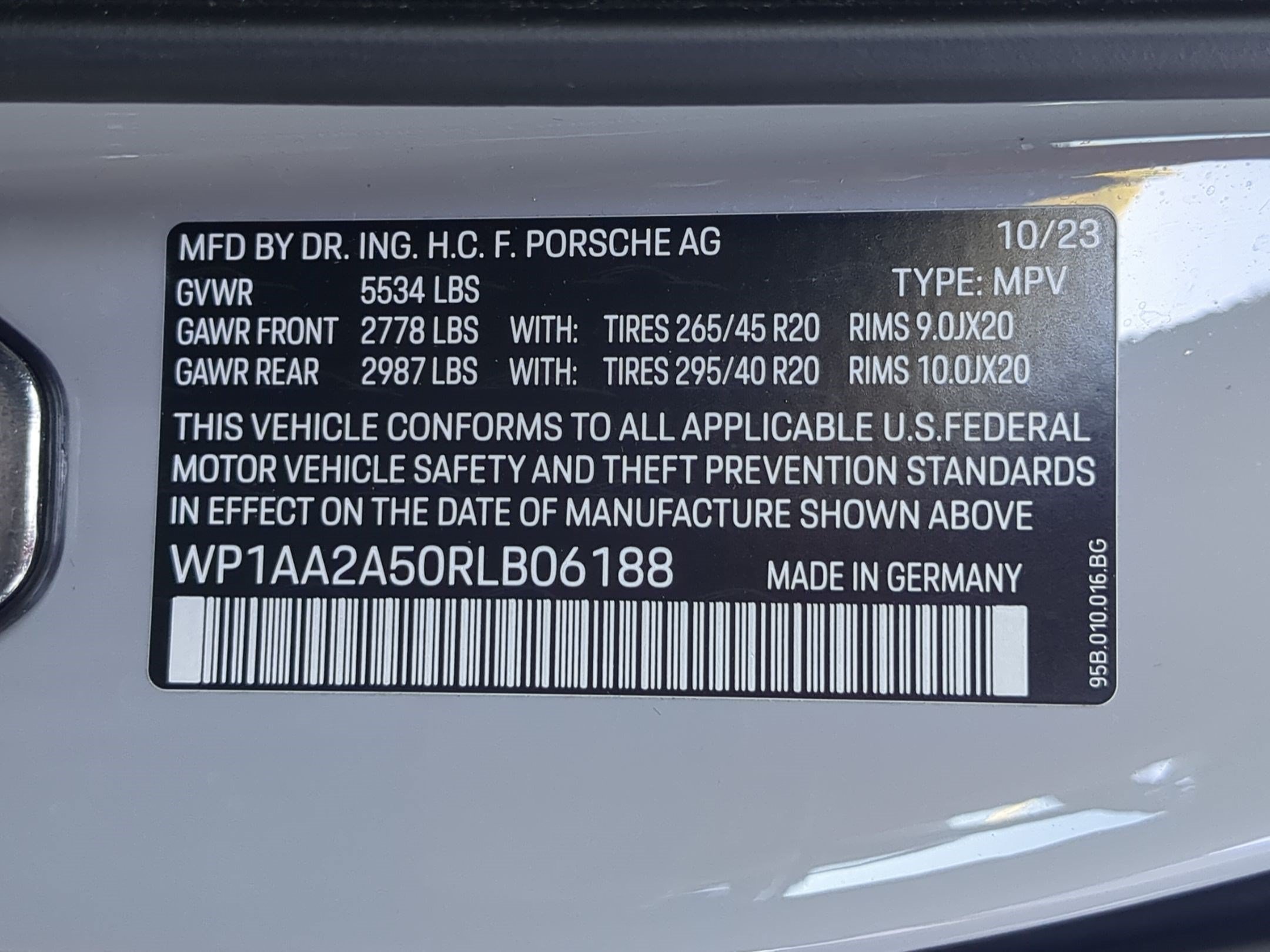 Used 2024 Chalk Porsche AWD image 36