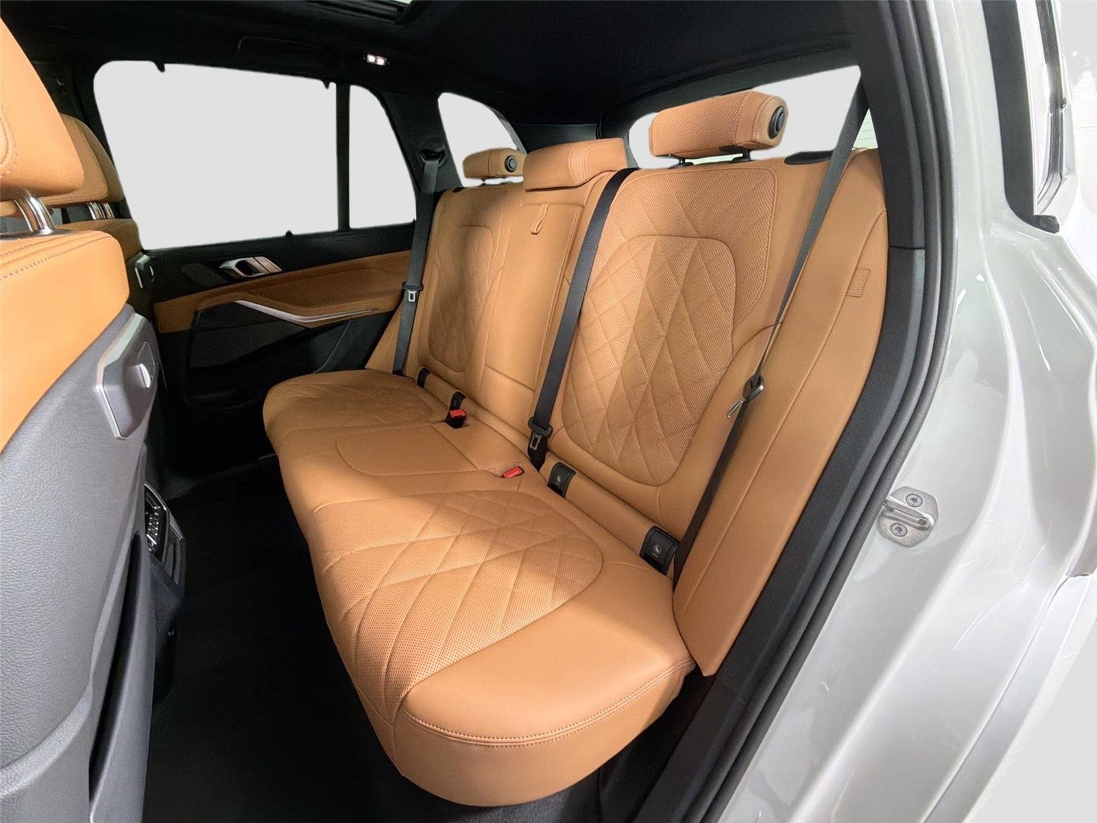 New 2026 Mineral White Metallic BMW xDrive40i image 26