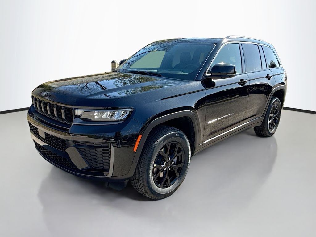 New 2026 Diamond Black Crystal Pearl-Coat Exterior Paint Jeep Laredo Altitude image 8