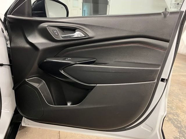 Used 2025 White Chevrolet 2RS image 23