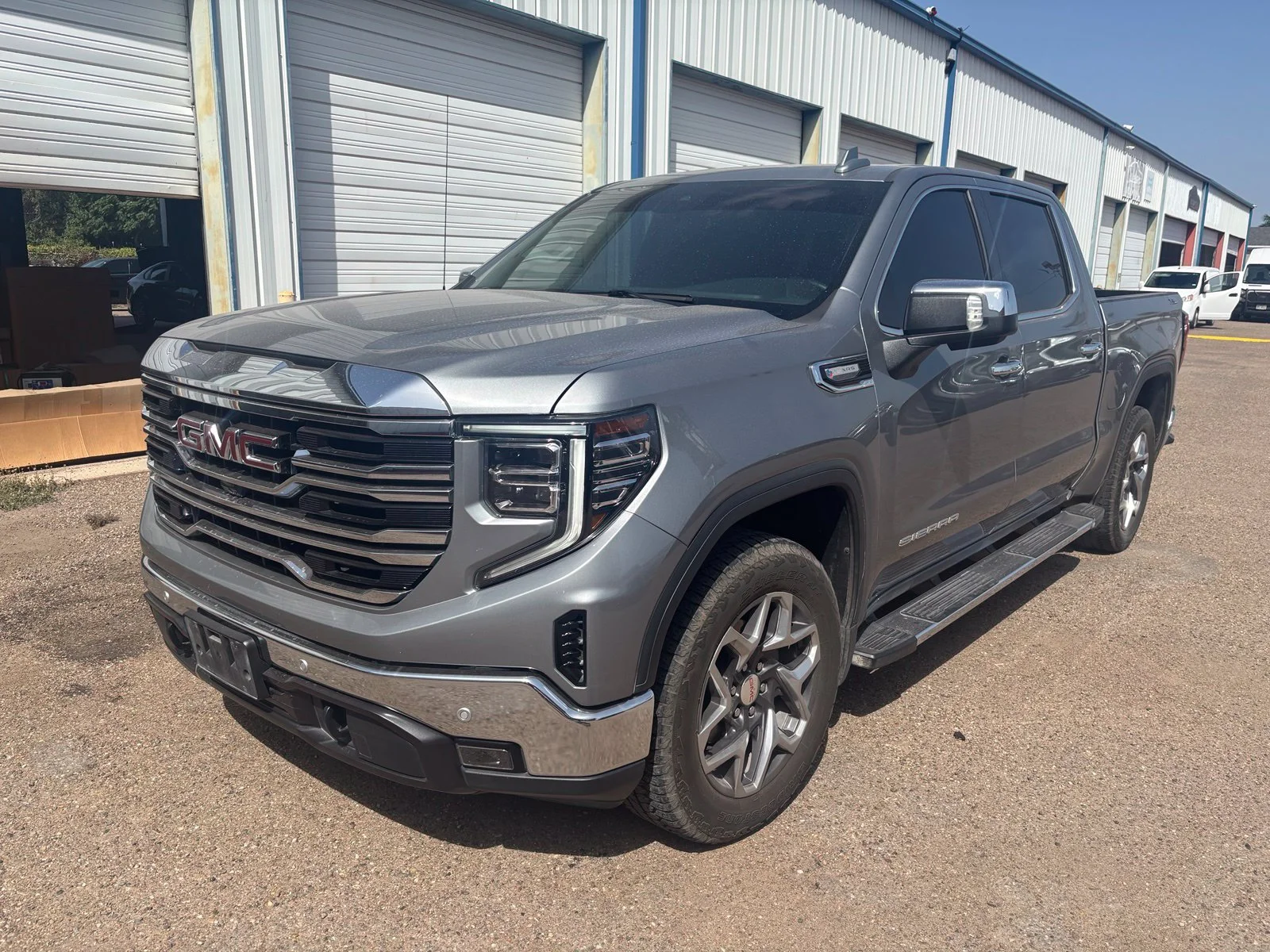 Used 2024 Silver GMC SLT image 3