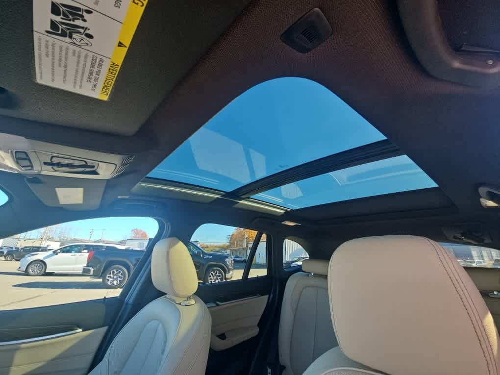 Used 2018 Blue BMW xDrive28i image 5