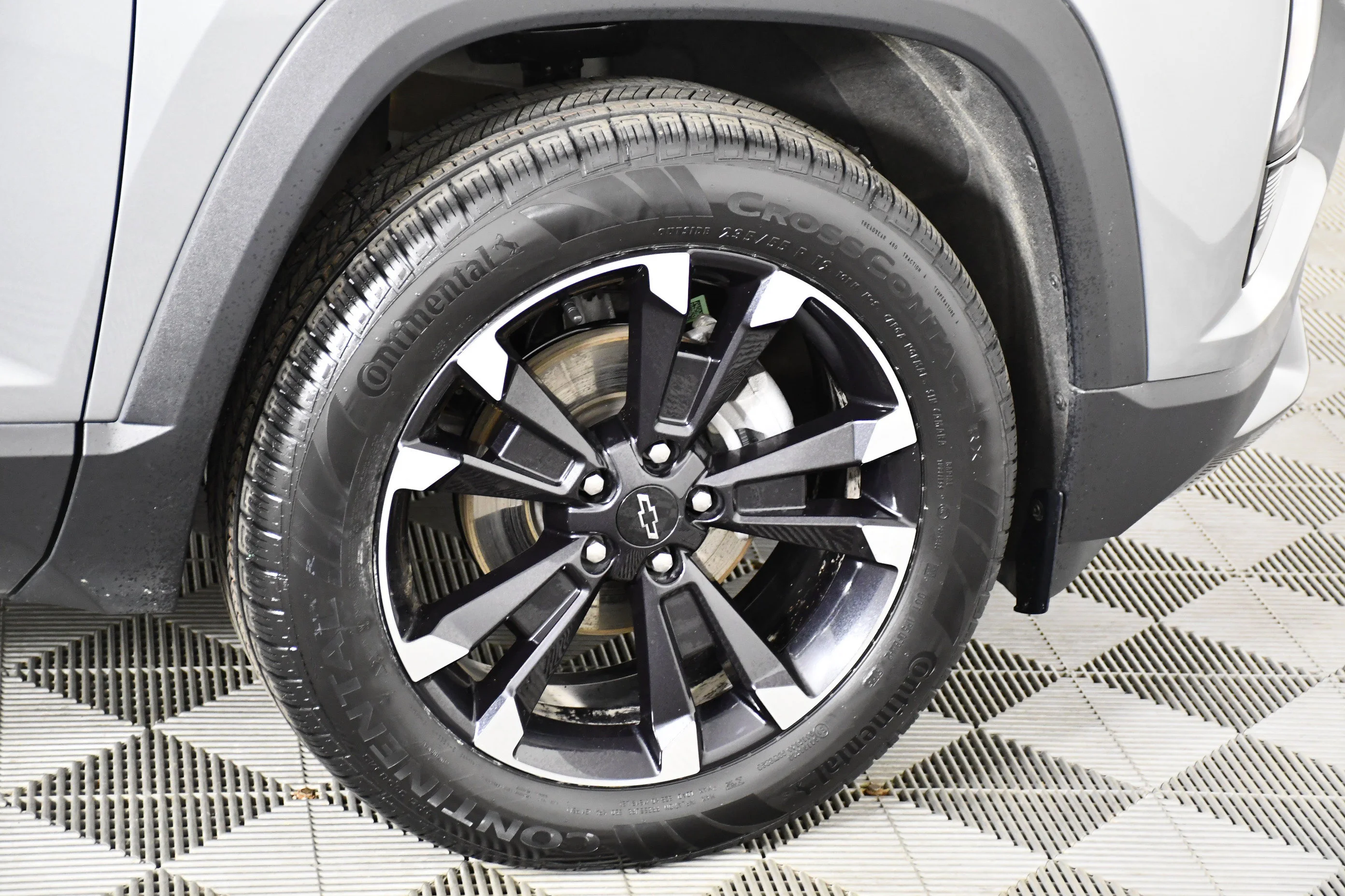 Used 2025 Sterling Gray Metallic Chevrolet AWD RS image 54