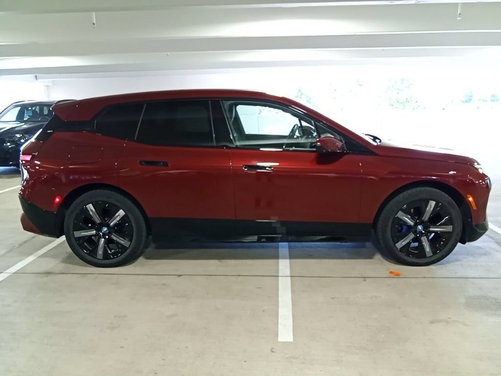 Used 2024 Red BMW xDrive50 image 4