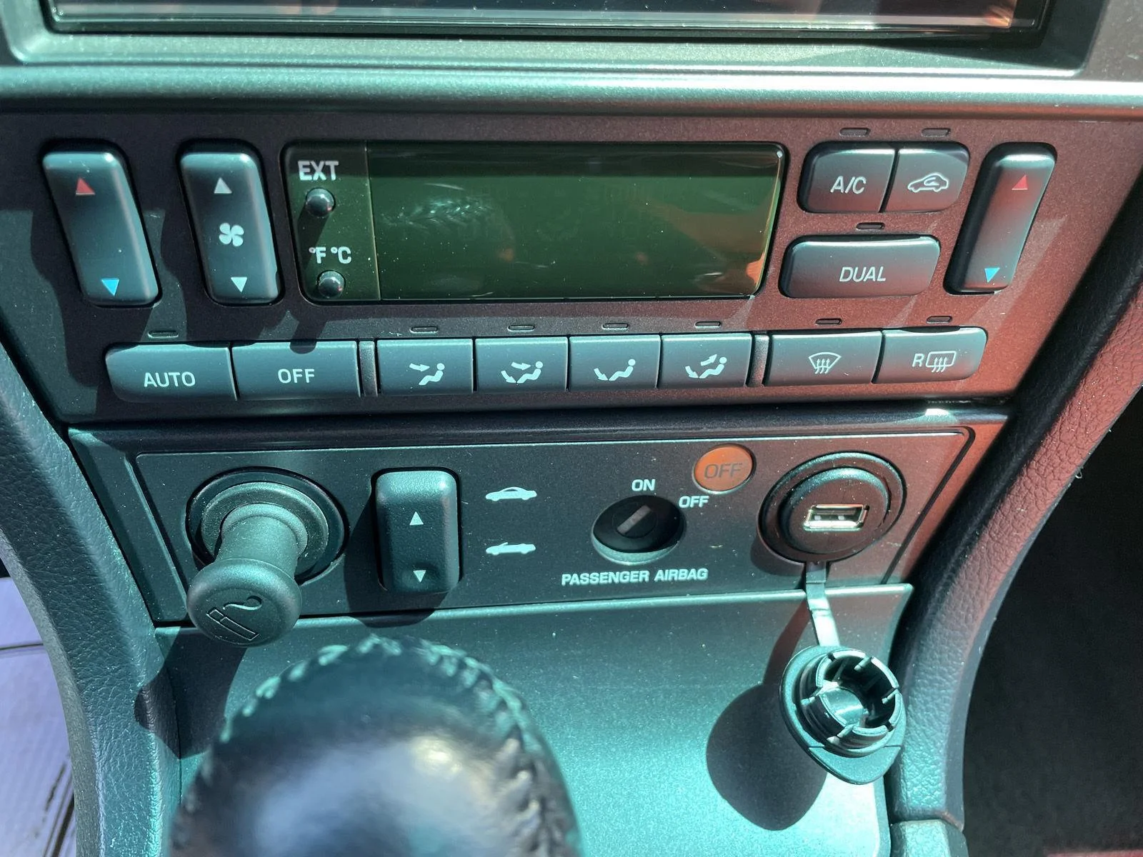 Used 2005 Platinum Silver Ford Deluxe image 23