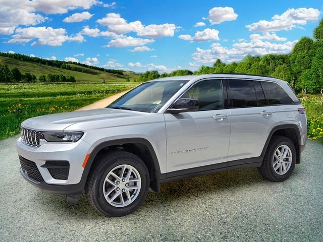 New 2026 Silver Zynith Exterior Paint Jeep Laredo image 2