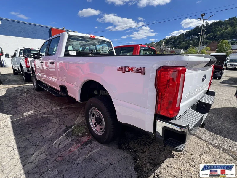 New 2026 Oxford White Ford XL image 5