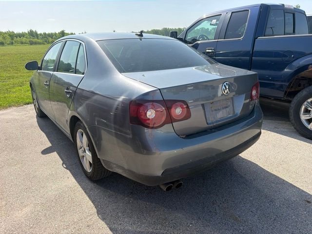 Used 2008  Volkswagen SE image 4