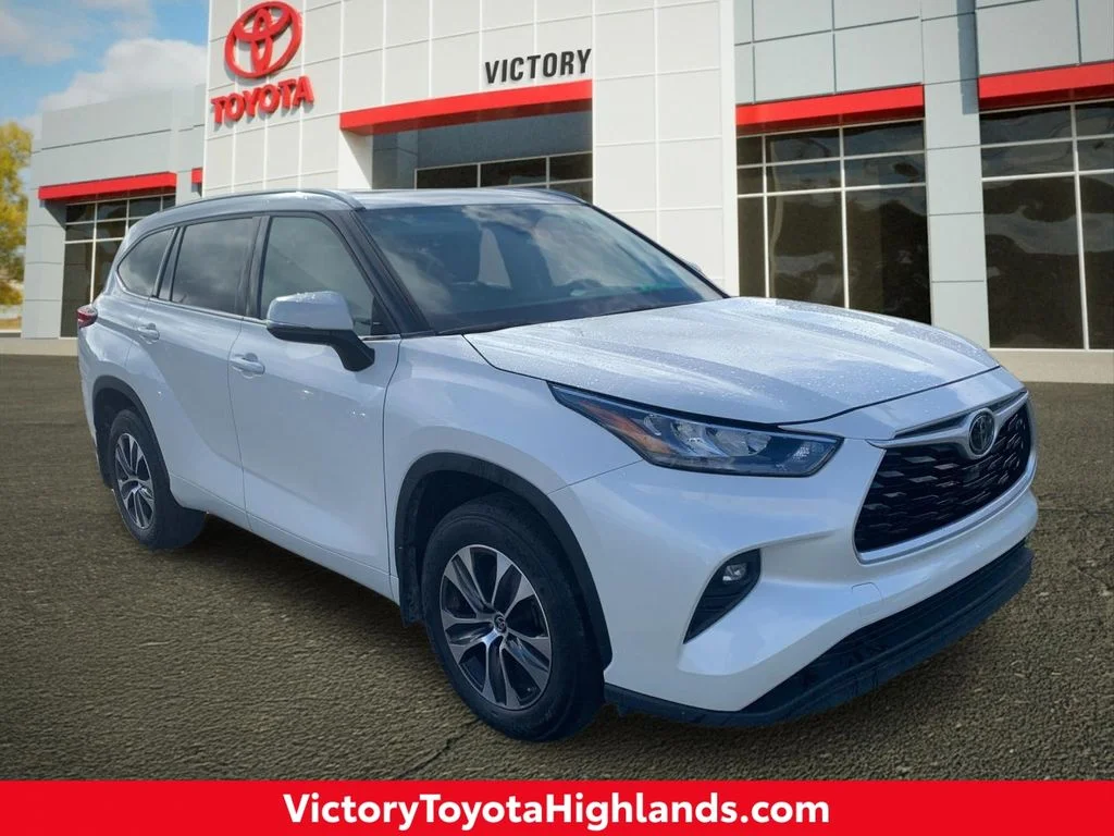 Used 2020 White Toyota XLE image 1
