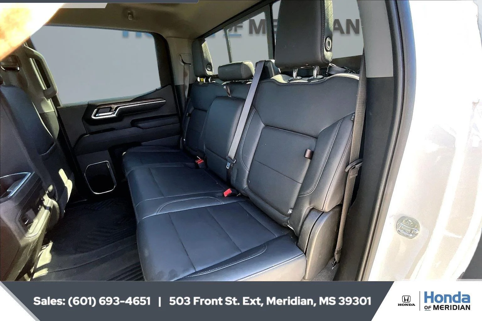 Used 2025 Summit White Chevrolet RST image 19