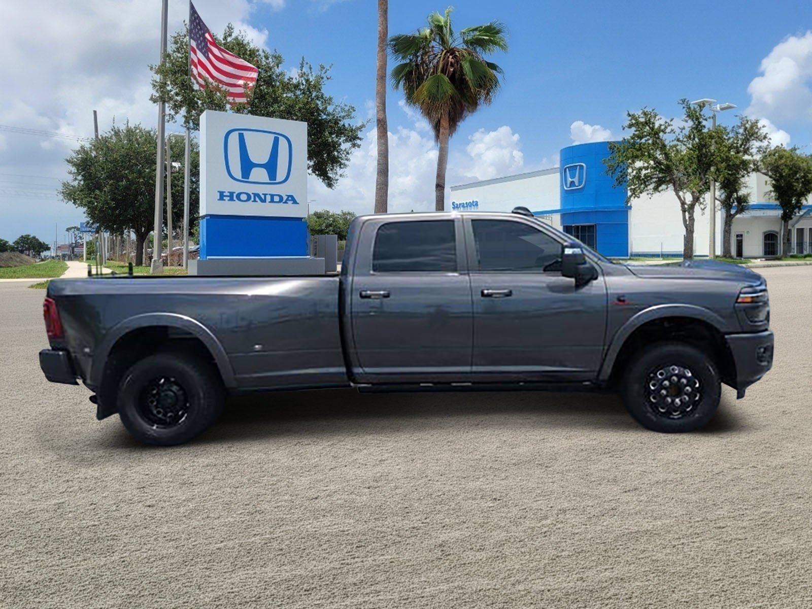 Used 2025 Granite Crystal Metallic Clearcoat Ram Limited image 5