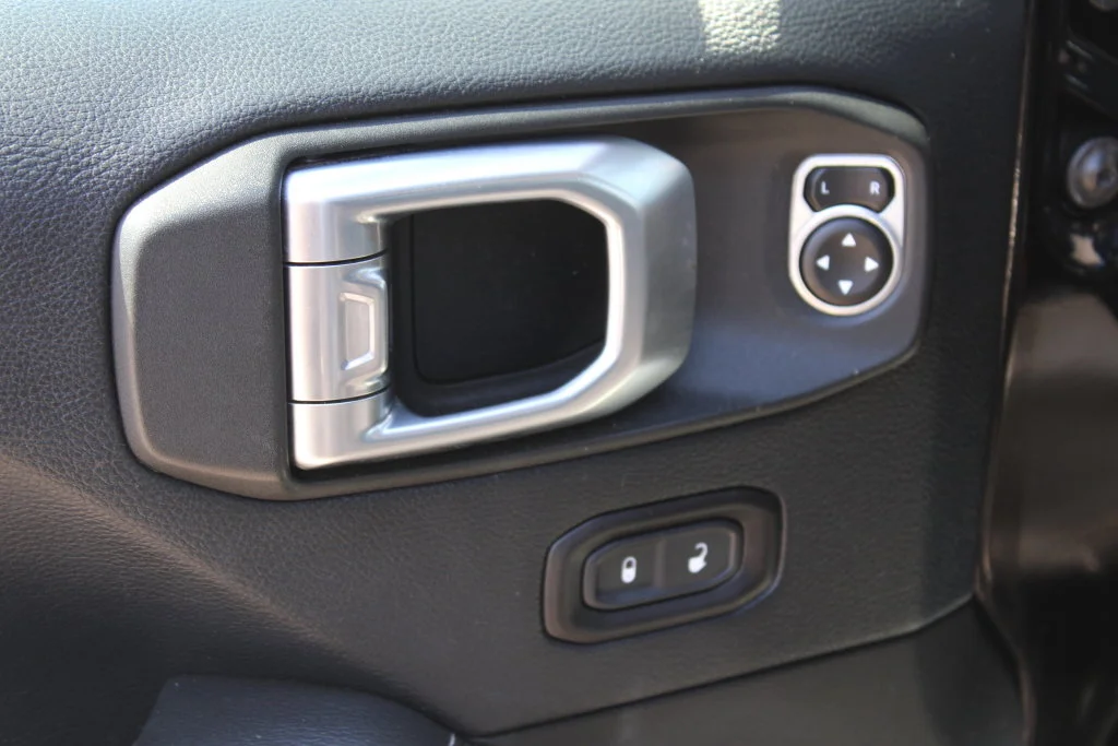 Used 2018 Black Jeep Unlimited Sahara image 29