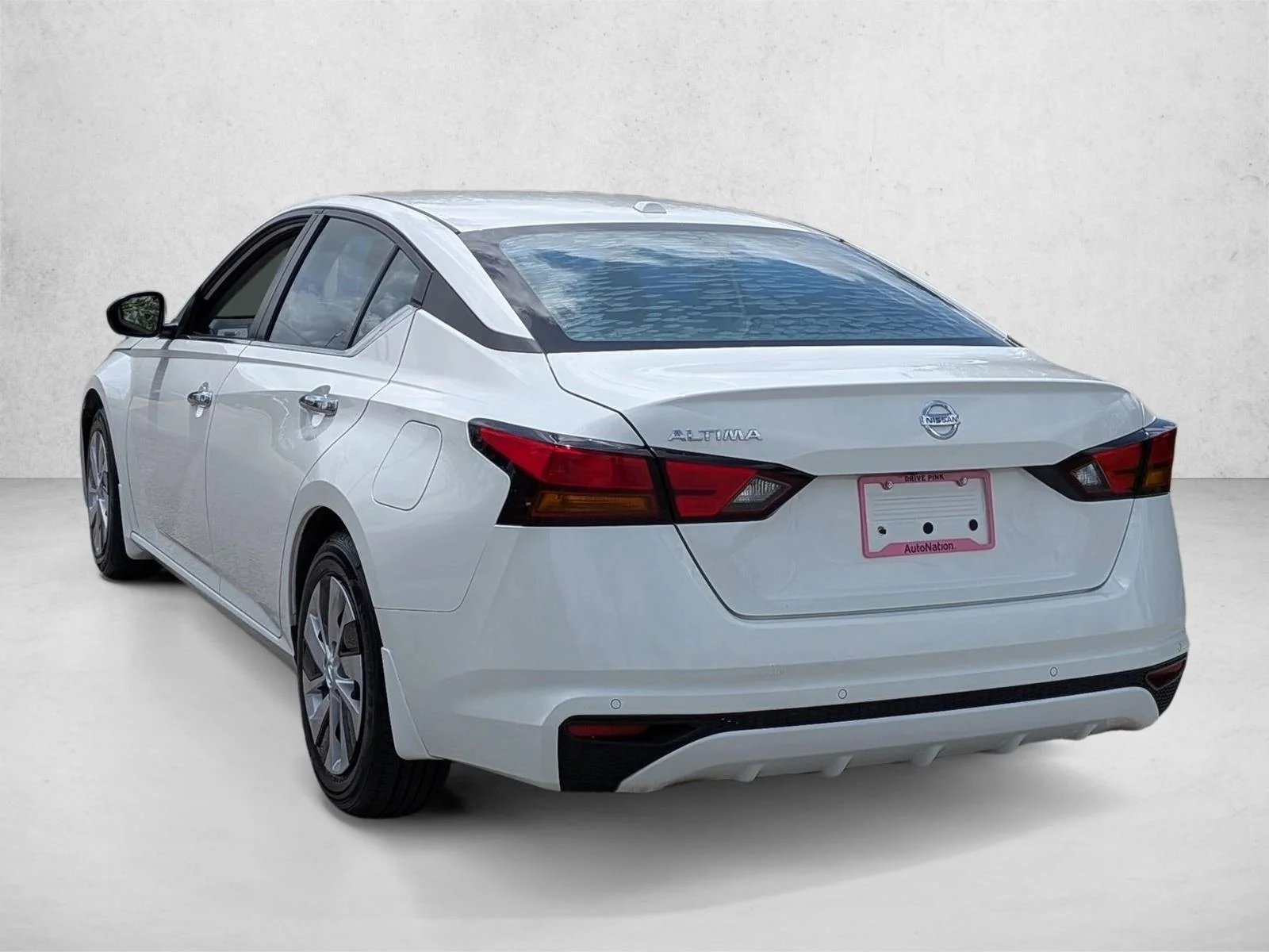 Used 2020 Glacier White Nissan 2.5 S image 7