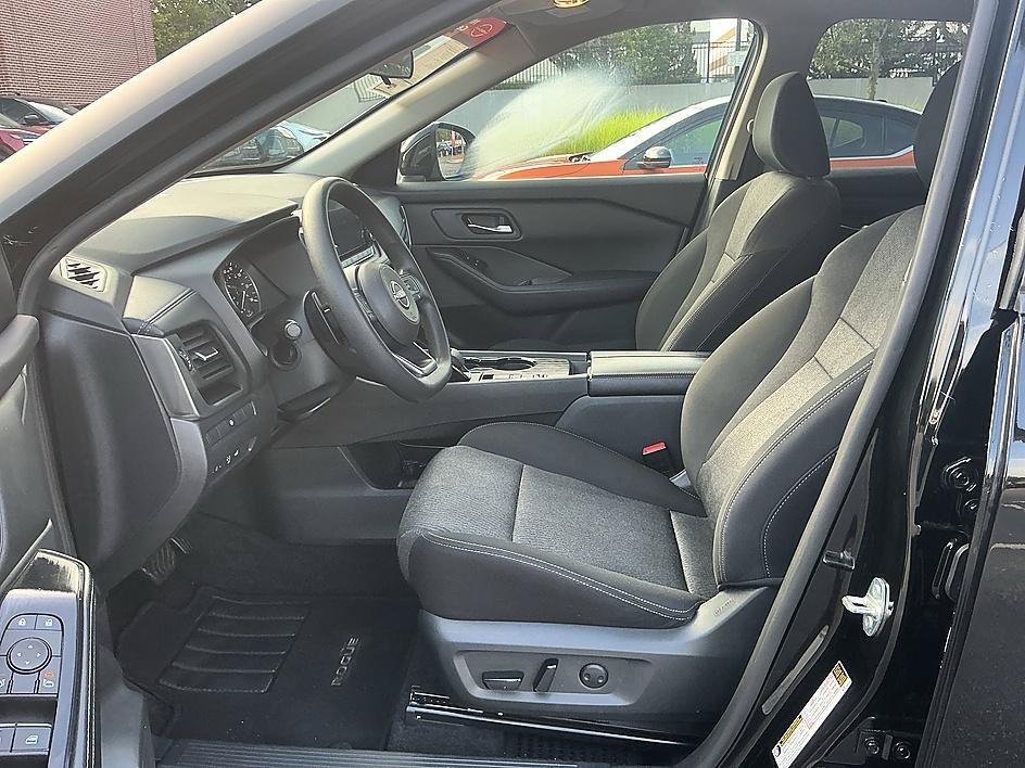 Used 2024 Super Black Nissan SV image 12
