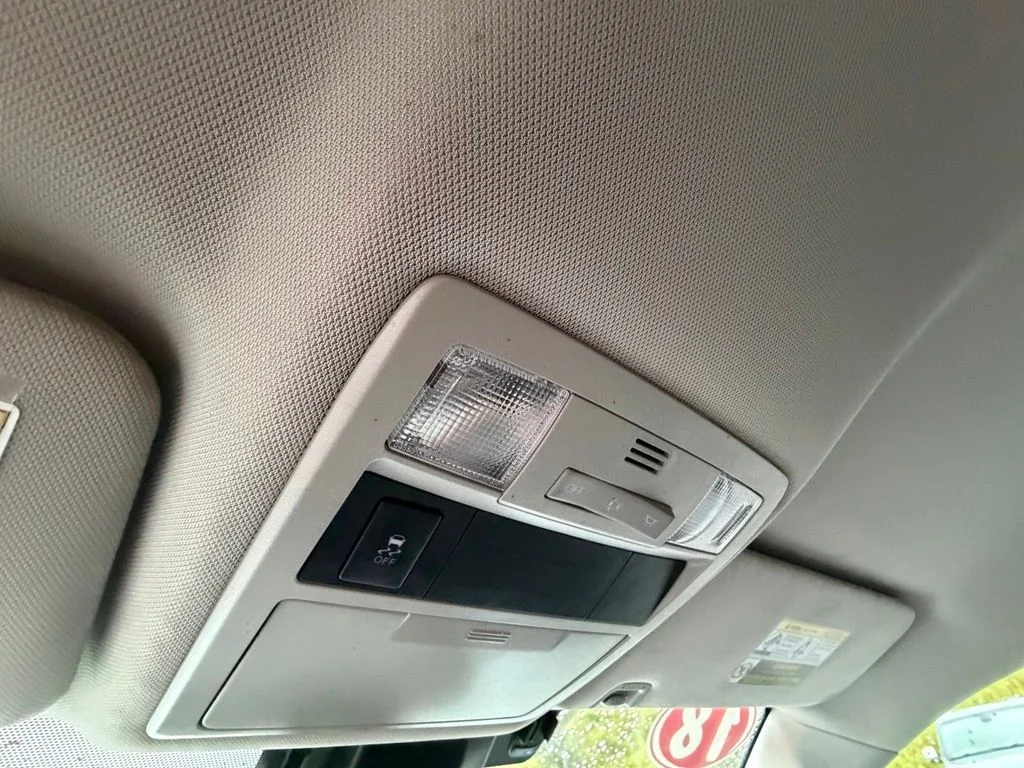 Used 2018 White Toyota SR5 image 18