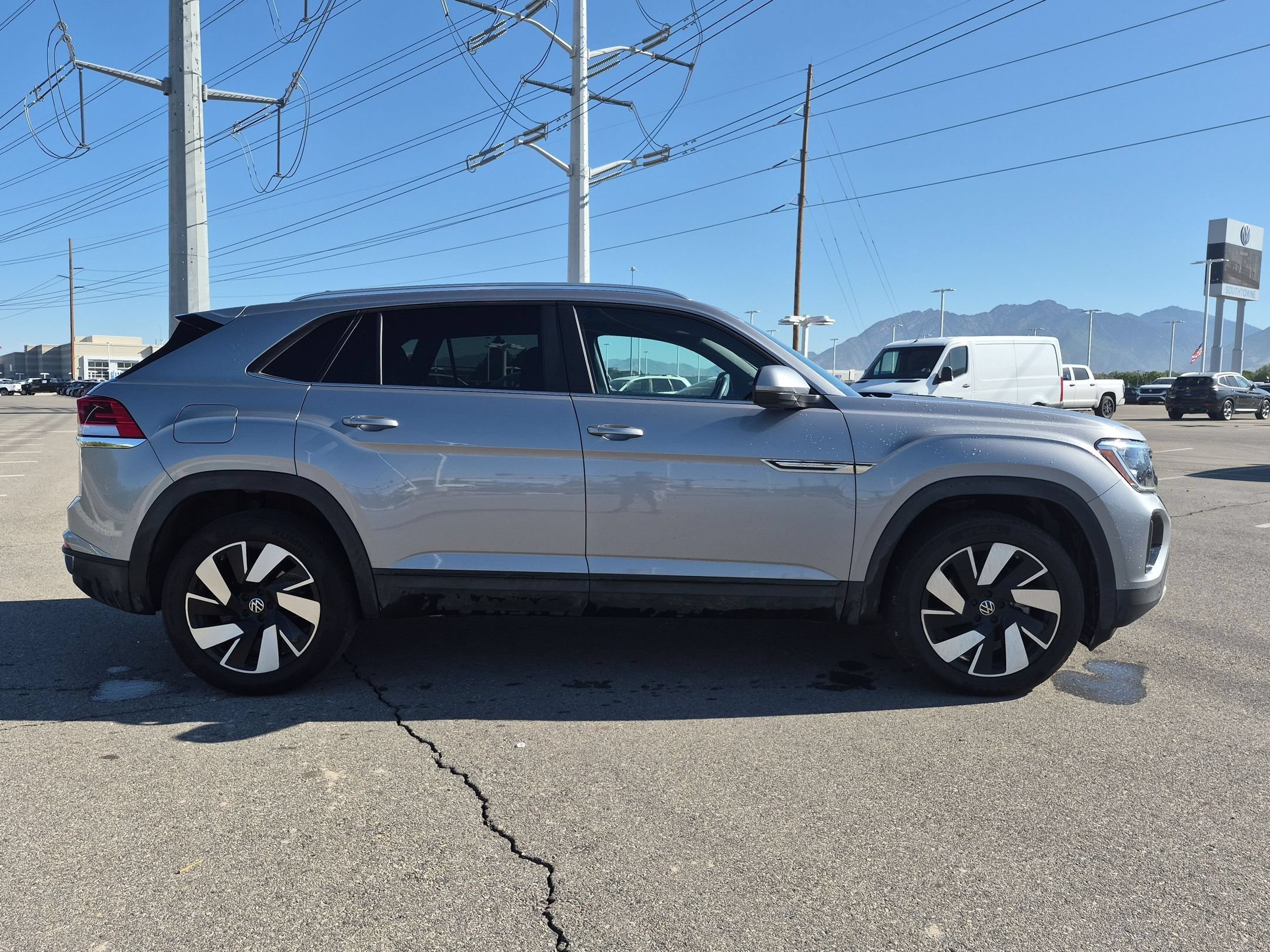Used 2026 Silver Volkswagen 2.0T SE w/Technology image 2