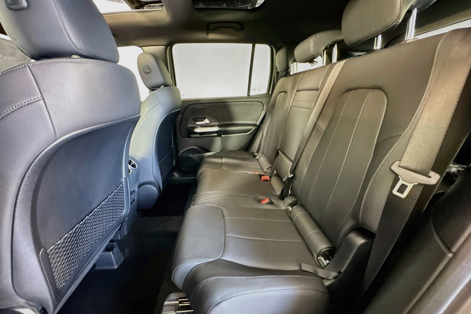 New 2026 Mountain Grey Metallic Mercedes-Benz GLB 250 image 22