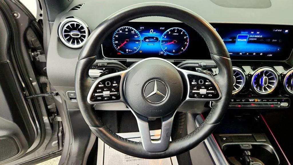 Used 2021 Mountain Grey Metallic Mercedes-Benz GLA 250 4MATIC® SUV w/ Premium Pkg & Heated Front Seats image 12