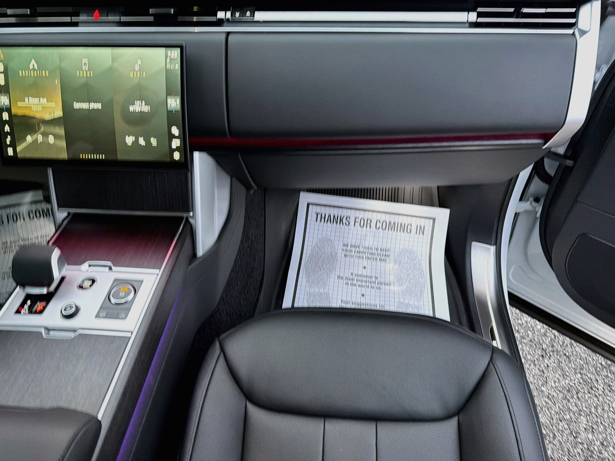 New 2027 Fuji White LAND ROVER  image 18