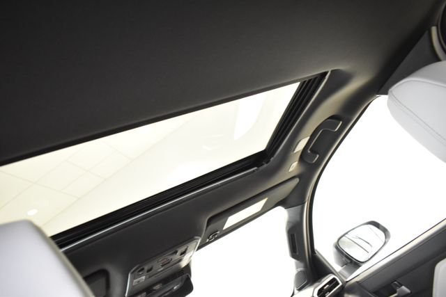 Certified Used 2025  Toyota Limited image 14