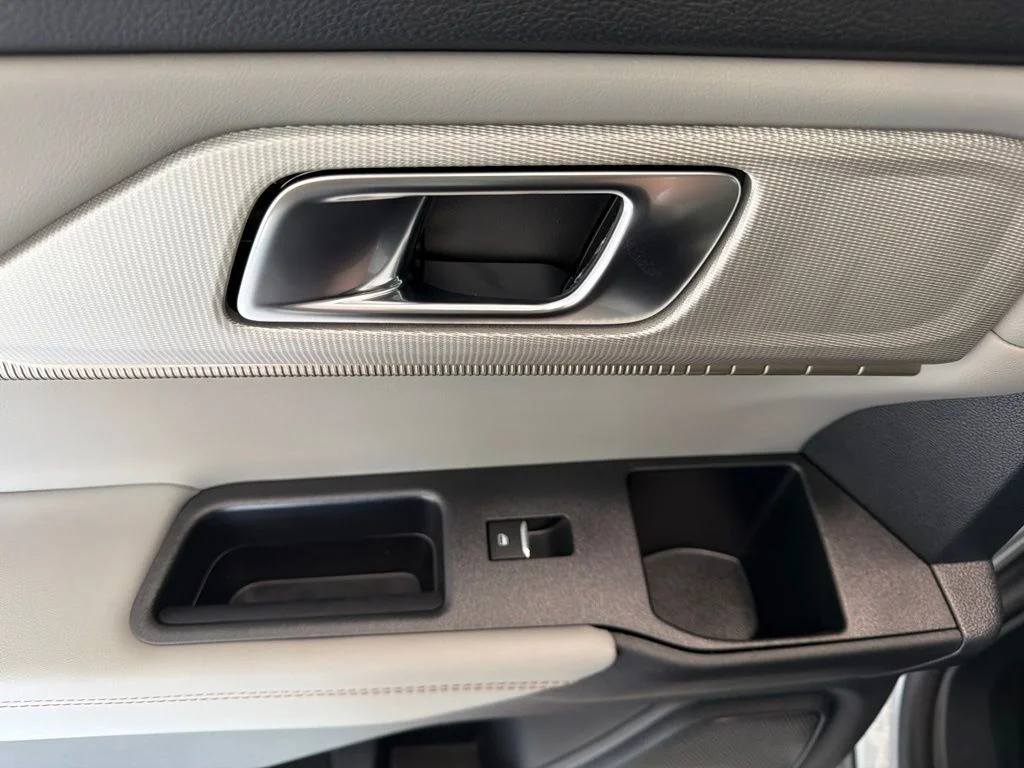 New 2026 Space White Metallic Ford Active image 29