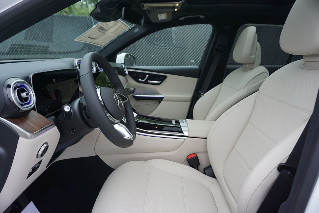 Used 2026 Polar White Mercedes-Benz GLC 300 image 24