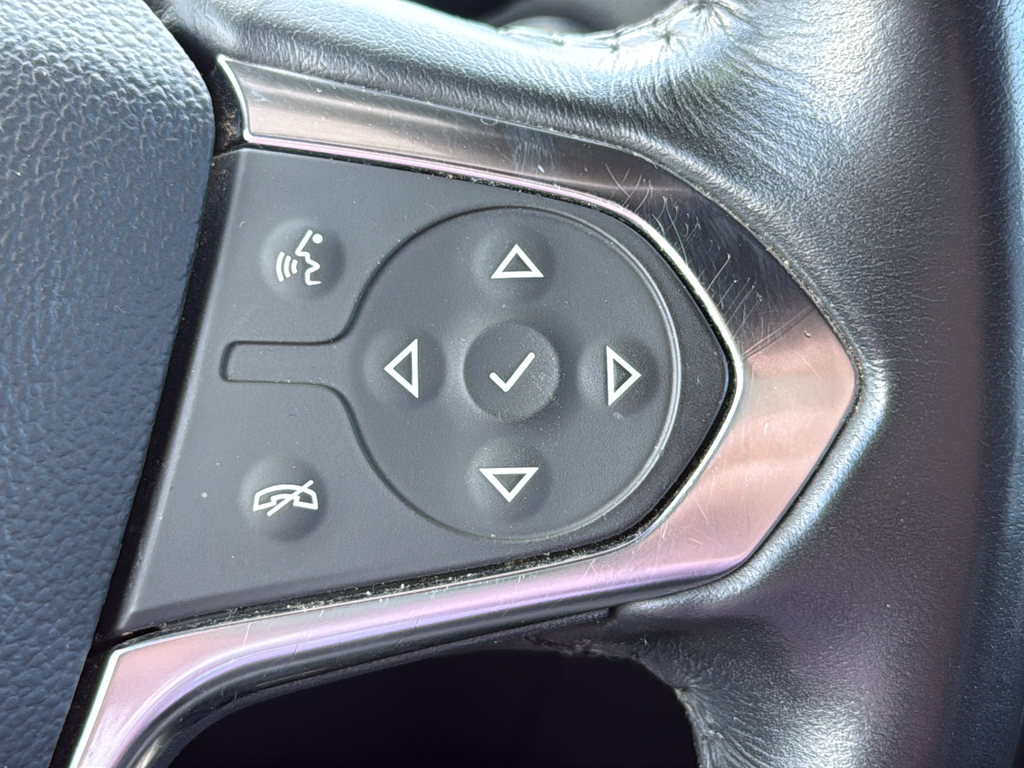 Used 2022 White Chevrolet LT image 15