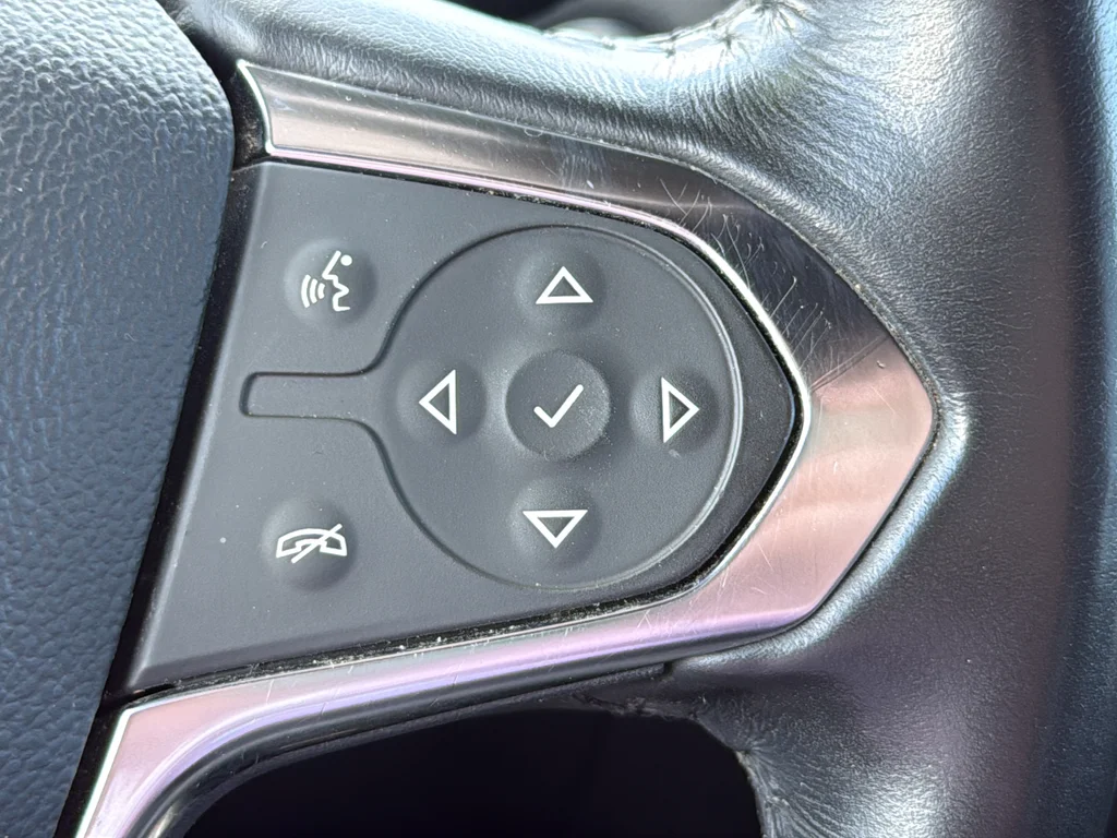 Used 2022 White Chevrolet LT image 15