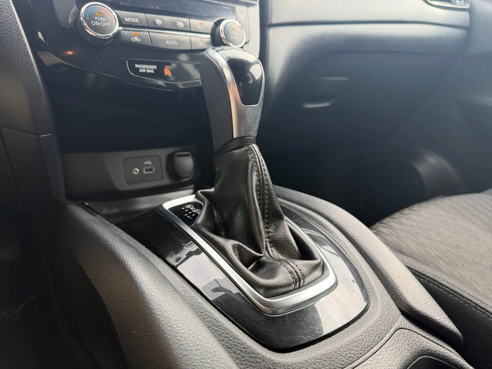 Used 2018 Pearl White Nissan SV image 23