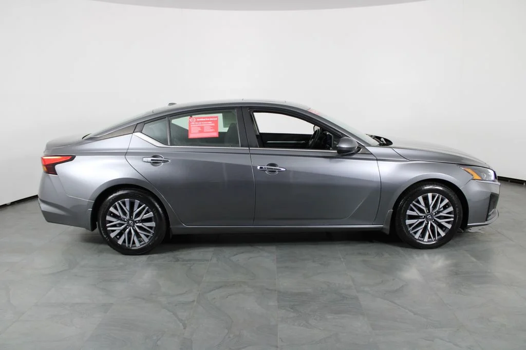 2023 Nissan Altima SV - Photo 12