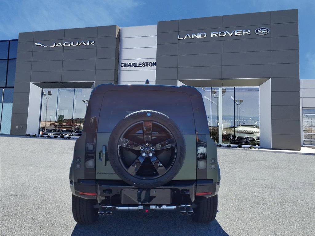 2026 Land Rover Defender 110 X-Dynamic SE photo 4