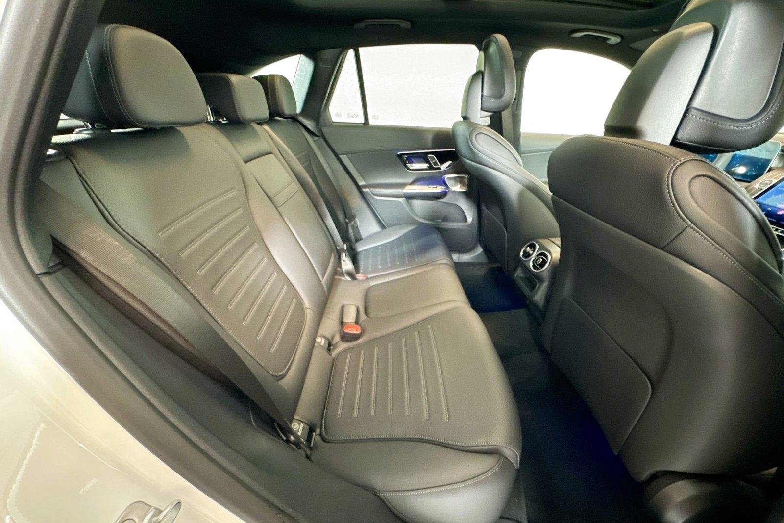 New 2026 Polar White Mercedes-Benz GLC 300 image 25