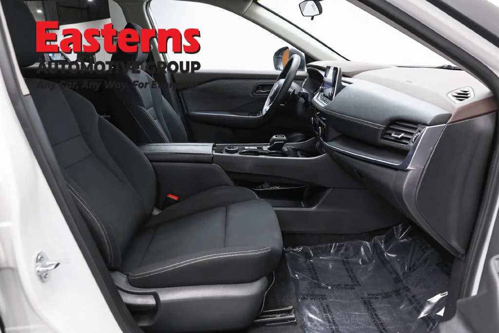 Used 2023 White Nissan S image 25