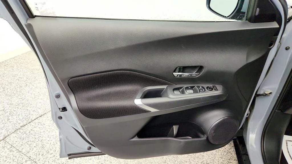 Used 2021 Boulder Gray Pearl Nissan SV FWD image 10