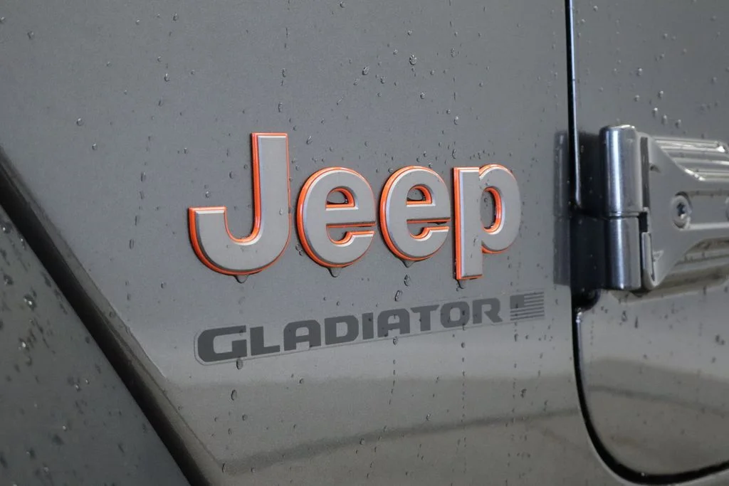 New 2026 Granite Crystal Metallic Clearcoat Jeep Mojave image 16