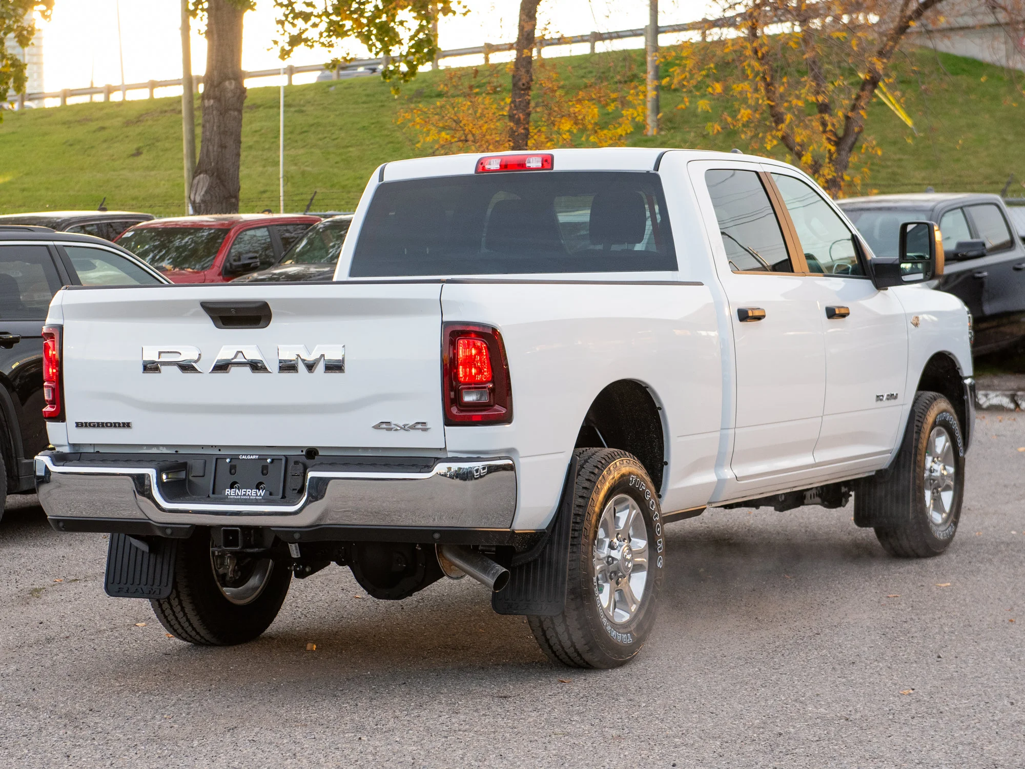 New 2027 White RAM Big Horn* Crew Cab 4x4, 6.4L HEMI V8, Remote Start image 7