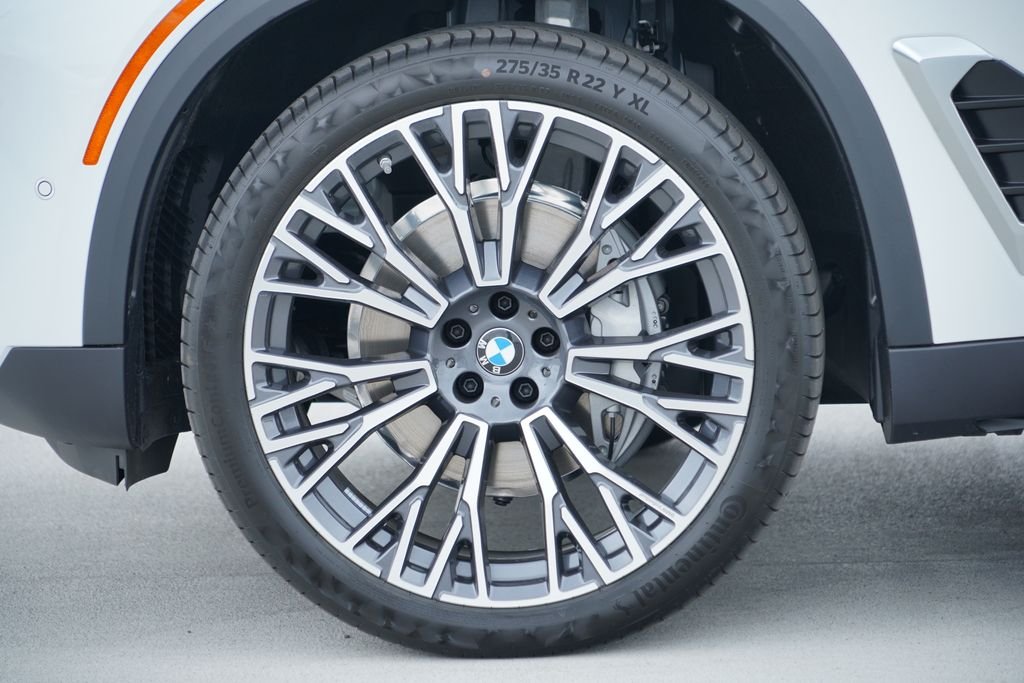 New 2026 Alpine White BMW sDrive40i image 5
