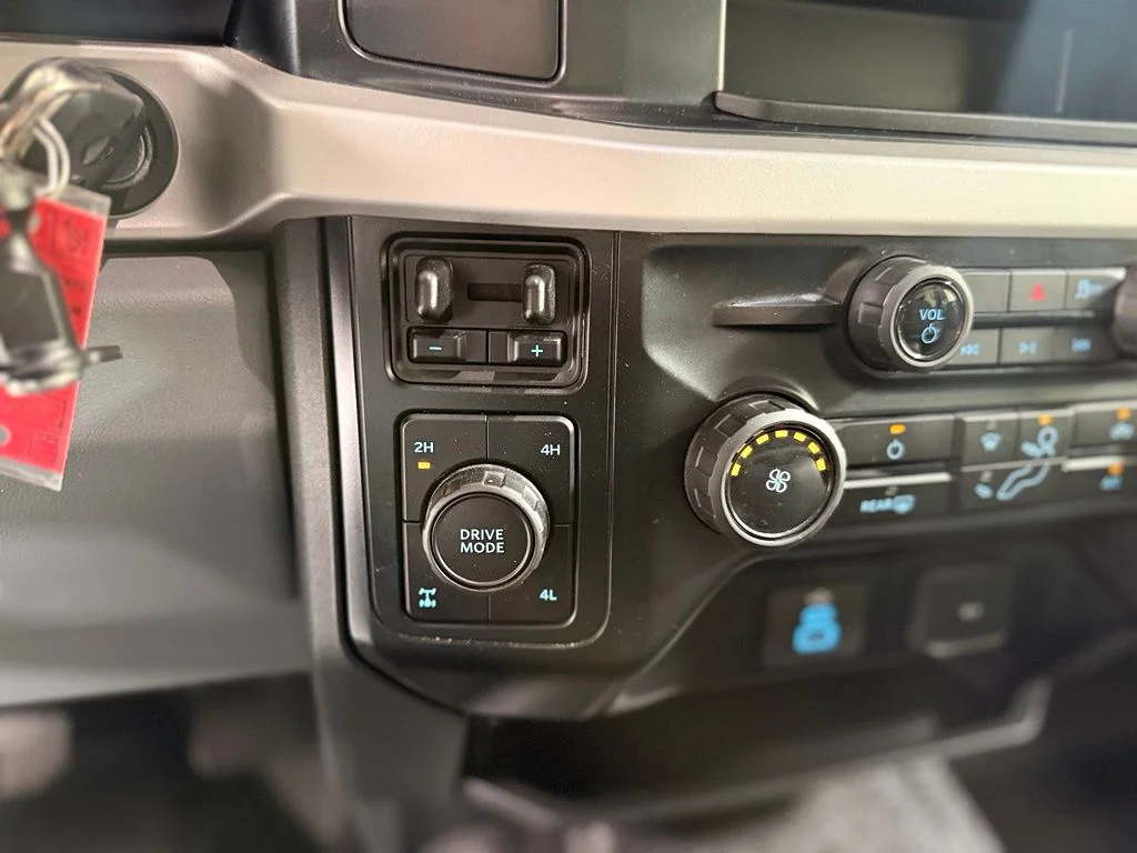 Used 2025 White Ford XL image 18