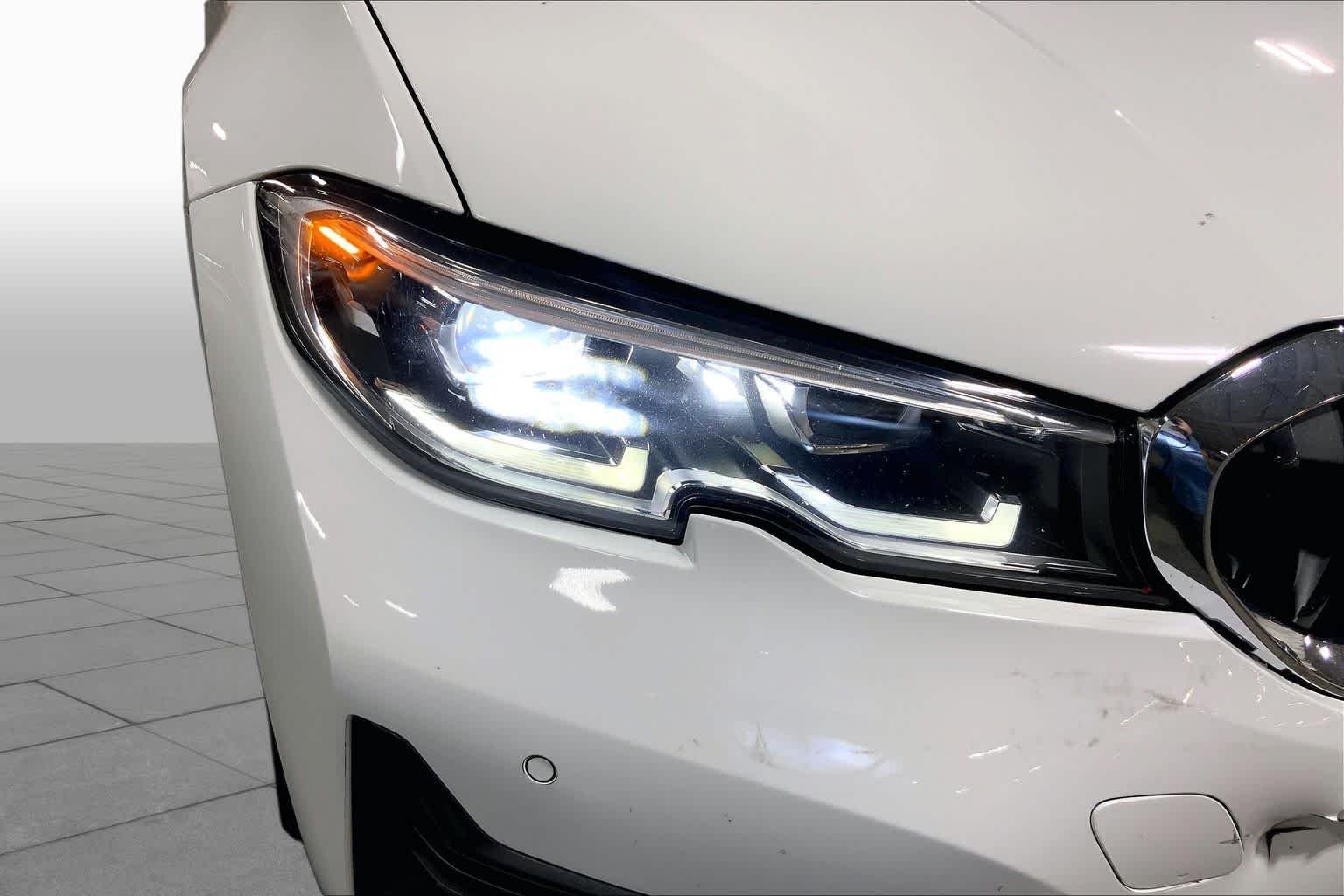 Used 2020 Alpine White BMW 330i xDrive image 28