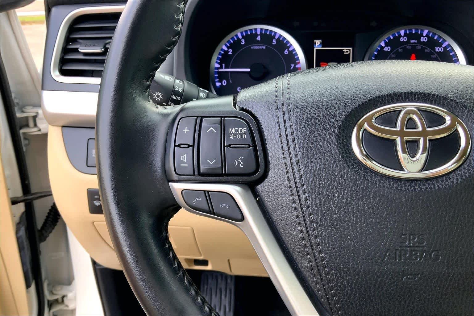 Used 2019 Blizzard Pearl Toyota LE image 23