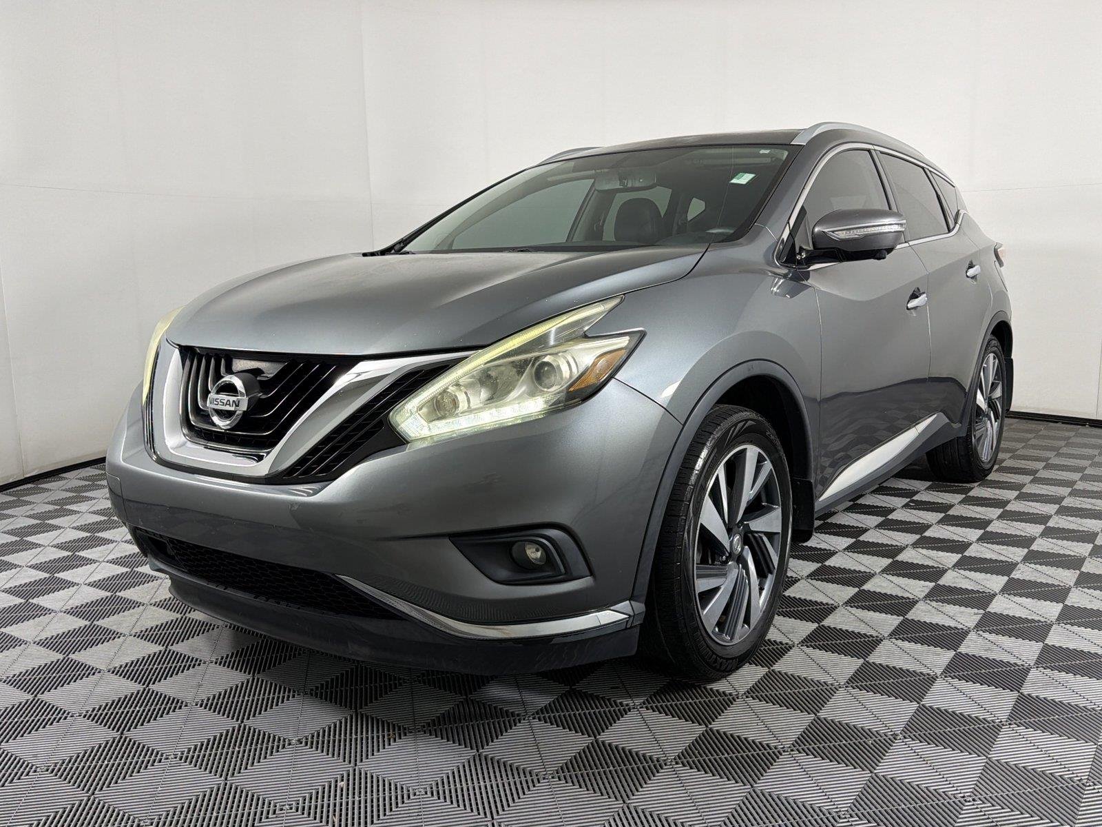 Used 2015 Gray Nissan Platinum image 3